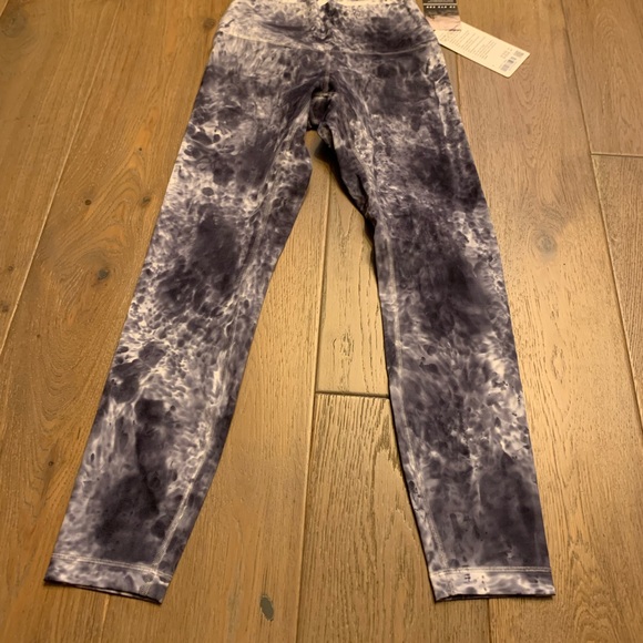 Lululemon Marble Tie-dye Wunder Under Pant 7/8 25” size 4 - Picture 3 of 6
